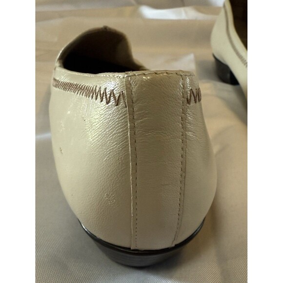 Munro American Womens Cream Color Slip On Flats Size 11M - Picture 6 of 16